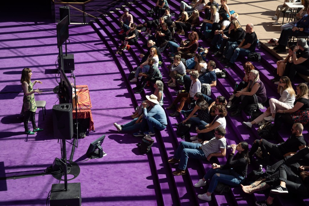 Mass Collective Tarot Reading at the Sydney Opera&nbsp;House